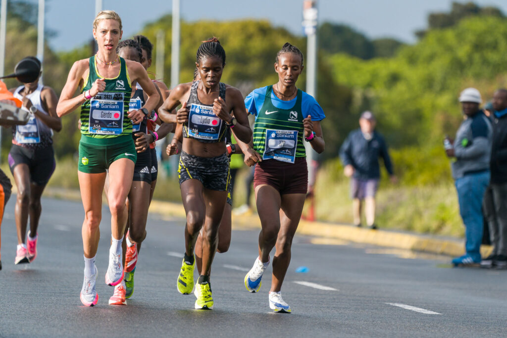 Gerda Steyn leads the elite women during the 2021 Sanlam Cape Town Marathon